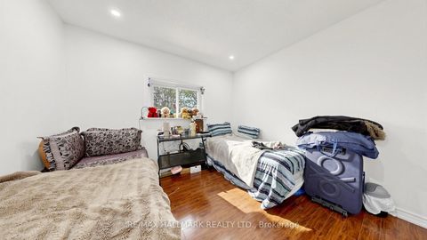 Photo 17 at 46 Collins Crescent, Aurora Heights, Aurora