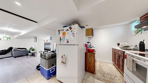 Photo 25 at 46 Collins Crescent, Aurora Heights, Aurora
