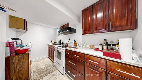 Photo 26 at 46 Collins Crescent, Aurora Heights, Aurora