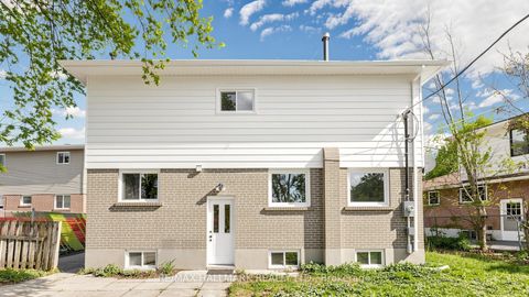 Photo 32 at 46 Collins Crescent, Aurora Heights, Aurora