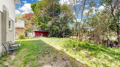Photo 33 at 46 Collins Crescent, Aurora Heights, Aurora