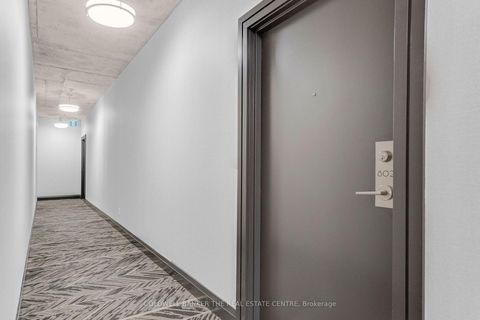 Photo 9 at 802 - 400 Wellington Street W, Waterfront Communities C1, Toronto