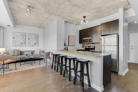 Photo 13 at 802 - 400 Wellington Street W, Waterfront Communities C1, Toronto