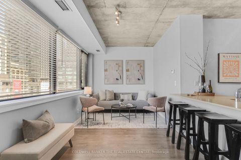 Photo 15 at 802 - 400 Wellington Street W, Waterfront Communities C1, Toronto