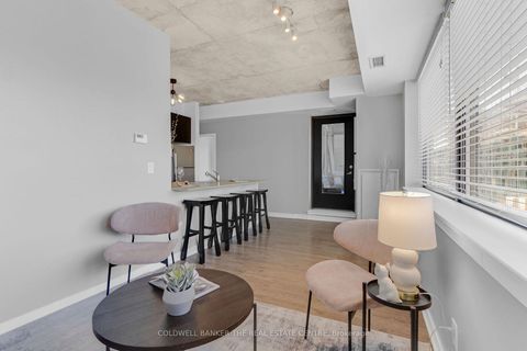 Photo 18 at 802 - 400 Wellington Street W, Waterfront Communities C1, Toronto