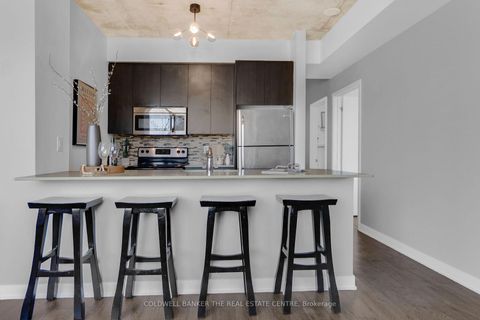Photo 22 at 802 - 400 Wellington Street W, Waterfront Communities C1, Toronto