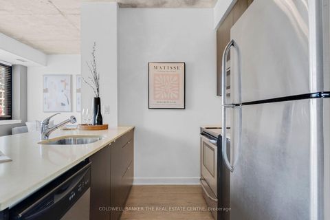 Photo 24 at 802 - 400 Wellington Street W, Waterfront Communities C1, Toronto
