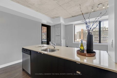 Photo 25 at 802 - 400 Wellington Street W, Waterfront Communities C1, Toronto