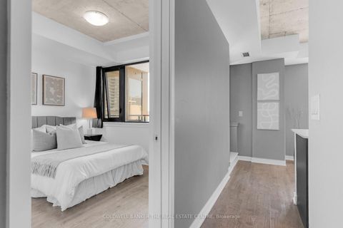 Photo 27 at 802 - 400 Wellington Street W, Waterfront Communities C1, Toronto