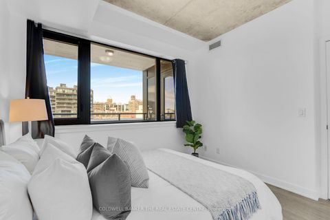 Photo 31 at 802 - 400 Wellington Street W, Waterfront Communities C1, Toronto