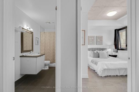 Photo 32 at 802 - 400 Wellington Street W, Waterfront Communities C1, Toronto