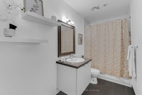 Photo 33 at 802 - 400 Wellington Street W, Waterfront Communities C1, Toronto