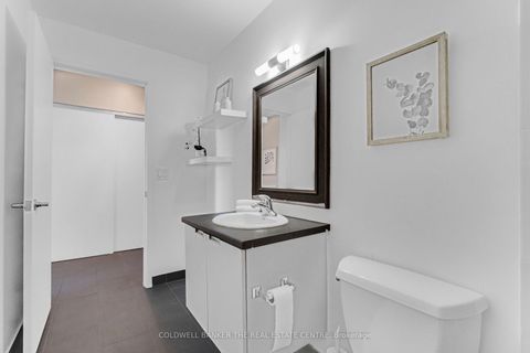 Photo 34 at 802 - 400 Wellington Street W, Waterfront Communities C1, Toronto