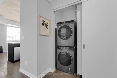Photo 35 at 802 - 400 Wellington Street W, Waterfront Communities C1, Toronto