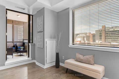 Photo 36 at 802 - 400 Wellington Street W, Waterfront Communities C1, Toronto