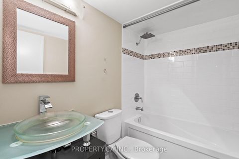 Photo 10 at 101 - 7601 Bathurst Street, Yorkhill, Vaughan