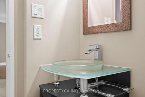 Photo 11 at 101 - 7601 Bathurst Street, Yorkhill, Vaughan