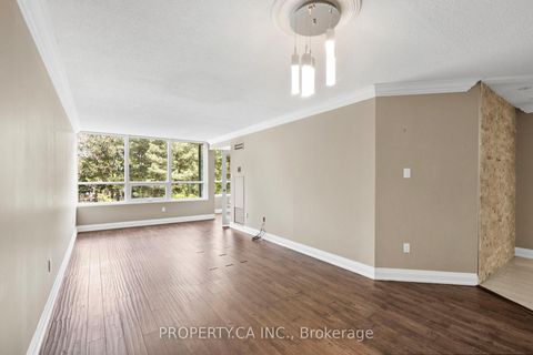 Photo 13 at 101 - 7601 Bathurst Street, Yorkhill, Vaughan