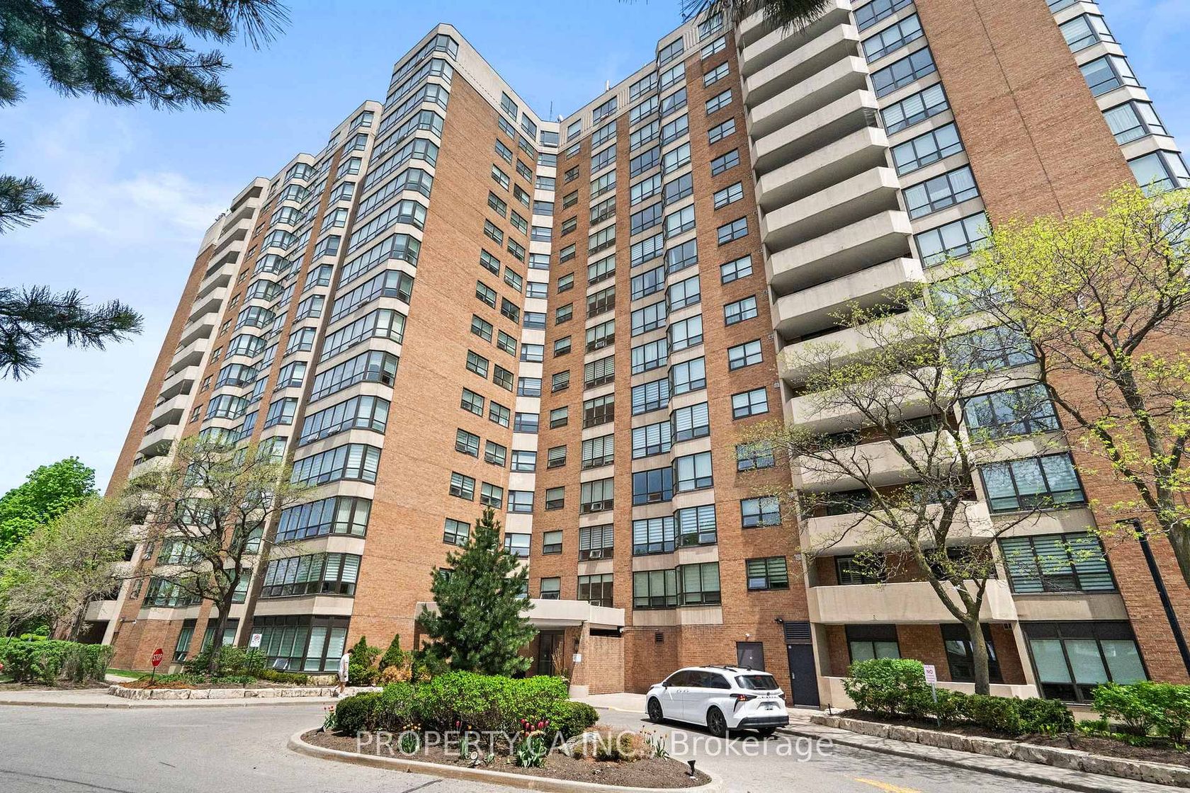 101 - 7601 Bathurst Street, Yorkhill, Vaughan photo number 2
