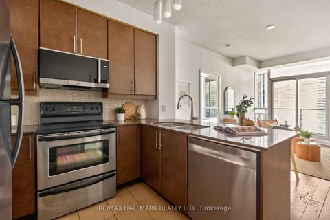Photo 11 at 2211 - 18 Harbour Street, Waterfront Communities C1, Toronto