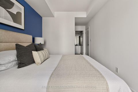 Photo 23 at 2211 - 18 Harbour Street, Waterfront Communities C1, Toronto