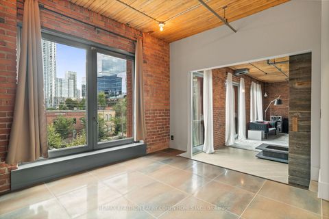 Photo 11 at 300 - 468 Wellington Street W, Waterfront Communities C1, Toronto