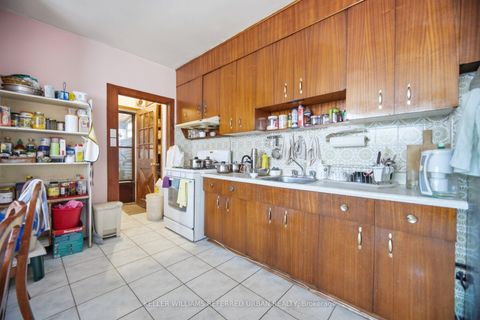 Photo 7 at 174 Lansdowne Avenue, Roncesvalles, Toronto
