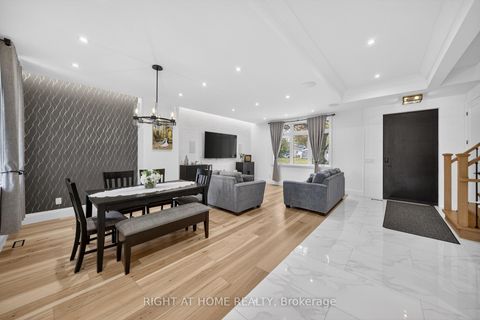 Photo 2 at 17 Exbury Road, CFB, Toronto