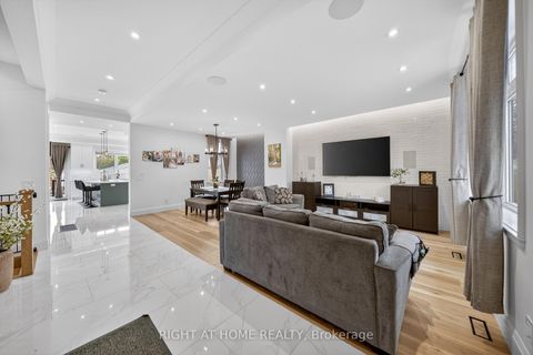 Photo 4 at 17 Exbury Road, CFB, Toronto