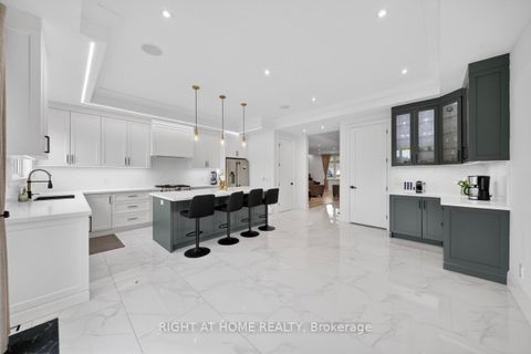 Photo 7 at 17 Exbury Road, CFB, Toronto