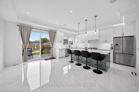 Photo 8 at 17 Exbury Road, CFB, Toronto