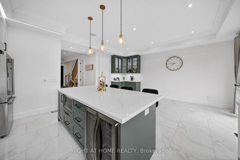 Photo 9 at 17 Exbury Road, CFB, Toronto