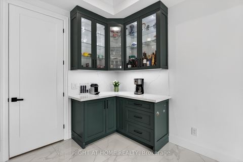 Photo 10 at 17 Exbury Road, CFB, Toronto