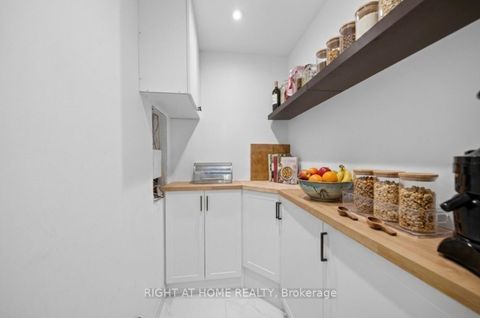 Photo 11 at 17 Exbury Road, CFB, Toronto