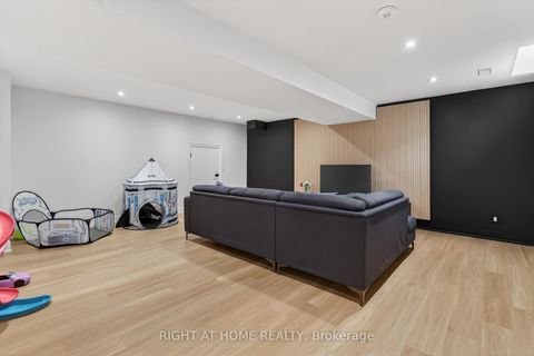 Photo 36 at 17 Exbury Road, CFB, Toronto