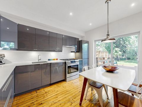 Photo 12 at 225 Howland Avenue, Annex, Toronto
