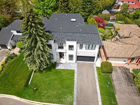 Photo 2 at 32 Cossar Drive, Aurora Highlands, Aurora