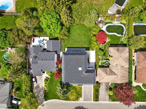 Photo 3 at 32 Cossar Drive, Aurora Highlands, Aurora