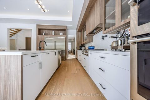 Photo 16 at 32 Cossar Drive, Aurora Highlands, Aurora
