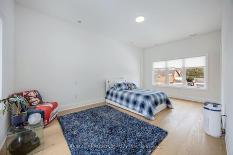 Photo 30 at 32 Cossar Drive, Aurora Highlands, Aurora