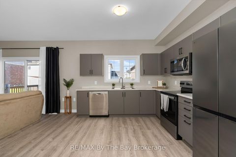 Photo 7 at 214 Cubitt Street, Stayner, Clearview