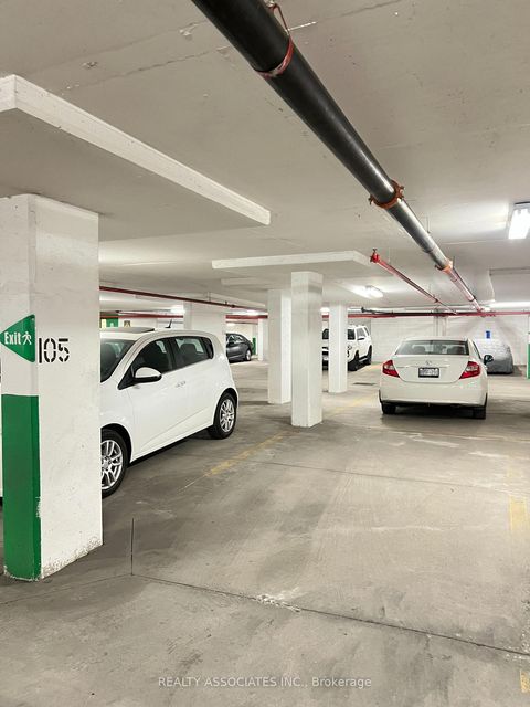 Photo 11 at 918 - 8 Mondeo Drive, Dorset Park, Toronto