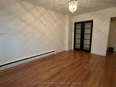 Photo 8 at 704 - 581 Avenue Road, St. Clair, Toronto