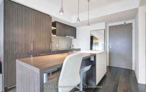 Photo 1 at 4203 - 88 Harbour Street, Waterfront Communities C1, Toronto