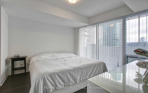 Photo 9 at 4203 - 88 Harbour Street, Waterfront Communities C1, Toronto