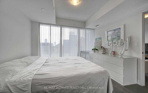 Photo 11 at 4203 - 88 Harbour Street, Waterfront Communities C1, Toronto