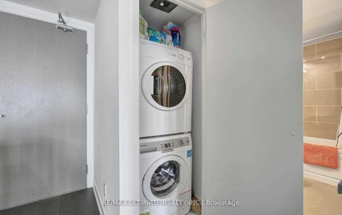 Photo 13 at 4203 - 88 Harbour Street, Waterfront Communities C1, Toronto