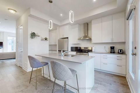 Photo 7 at 16 Credit Lane, Jefferson, Richmond Hill
