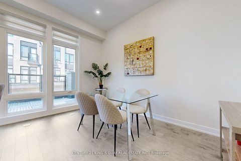 Photo 12 at 16 Credit Lane, Jefferson, Richmond Hill