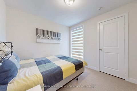 Photo 21 at 16 Credit Lane, Jefferson, Richmond Hill